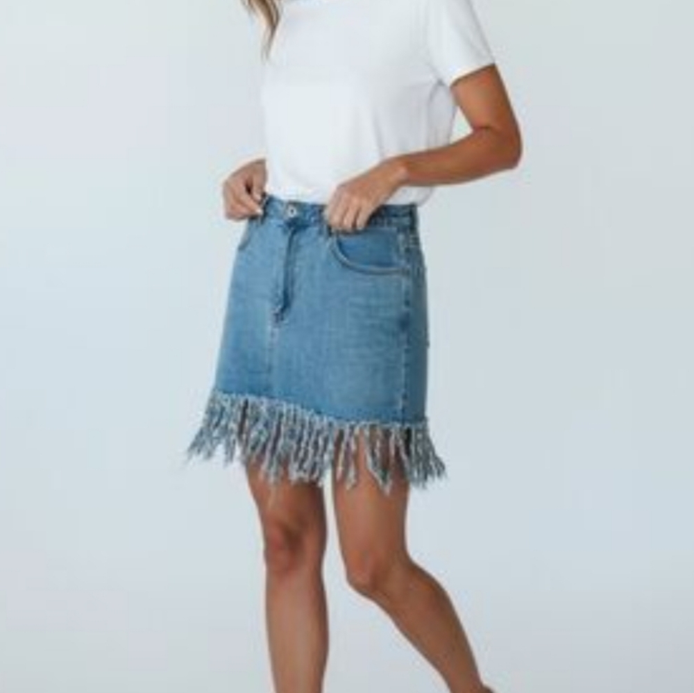 🔥🔥CLEARANCE ITEM🔥🔥 Daisy Denim Fringed Mini Skirt. NWOT size Small.